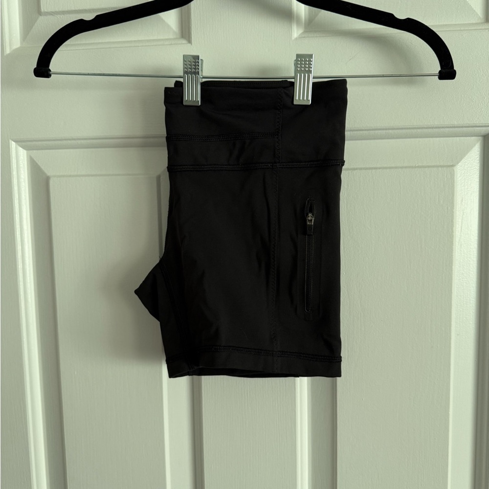 lululemon athletica Fast Track Short II - Size 6
